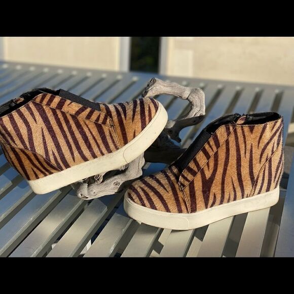 Soda Womens Leopard Zebra Pattern Zipper Wedge Sneakers Size 7.5. EUC! - Picture 4 of 8